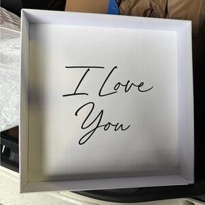 Venus Et Fleur Box, All Pink Roses, I love you message inside box top.